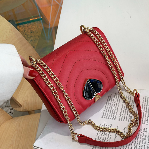 Geanta de dama cu inchidere metalica in mai multe culori