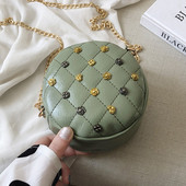 Geanta de dama in forma rotunda cu decor metalic