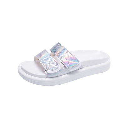 Κομψές γυναικείες παντόφλες σε ροζ και ασήμι με επίπεδη σόλα