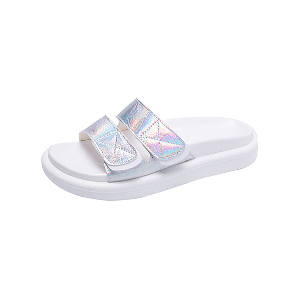 Κομψές γυναικείες παντόφλες σε ροζ και ασήμι με επίπεδη σόλα