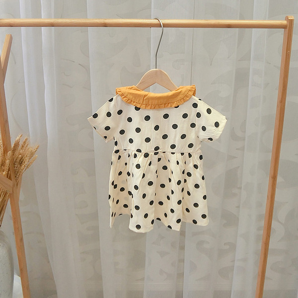 Model de decupat rochie moderna pentru copii cu nasturi si panglica