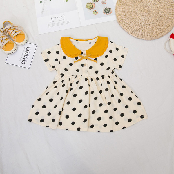 Model de decupat rochie moderna pentru copii cu nasturi si panglica