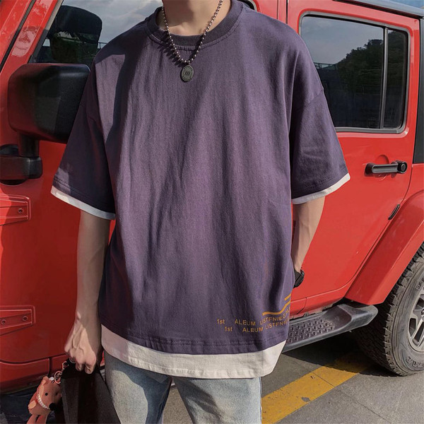 Alkalmi férfi póló fekete, piros és szürke felirattal