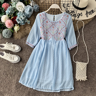 Alkalmi női ruha 3/4-es ujjal és több színben hímzéssel