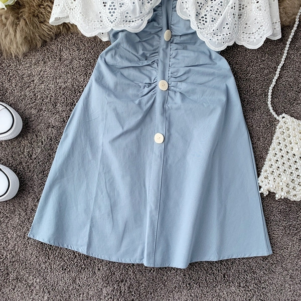 Modern női ruha csipkével és gombokkal, három színben