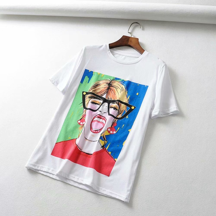 Tricou de dama alb cu maneca scurta decolteu oval si aplicatie