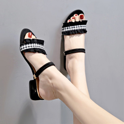 Γυναικεία μοντέρνα σανδάλια σε διάφορα χρώματα