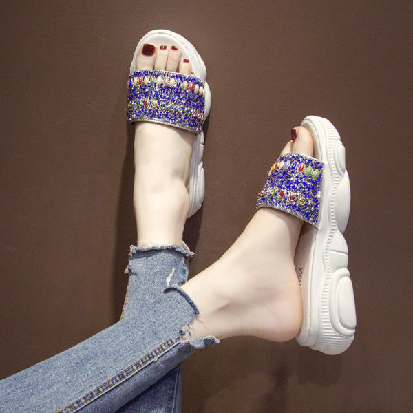 Casual γυναικείες παντόφλες σε λευκό και μαύρο με χρωματιστές πέτρες