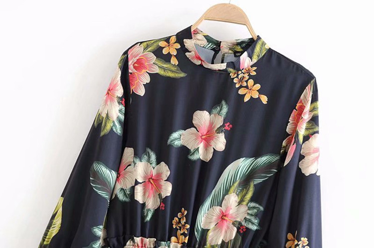 Rochie scurta de dama cu maneci 7/8 si talie elastica cu model floral