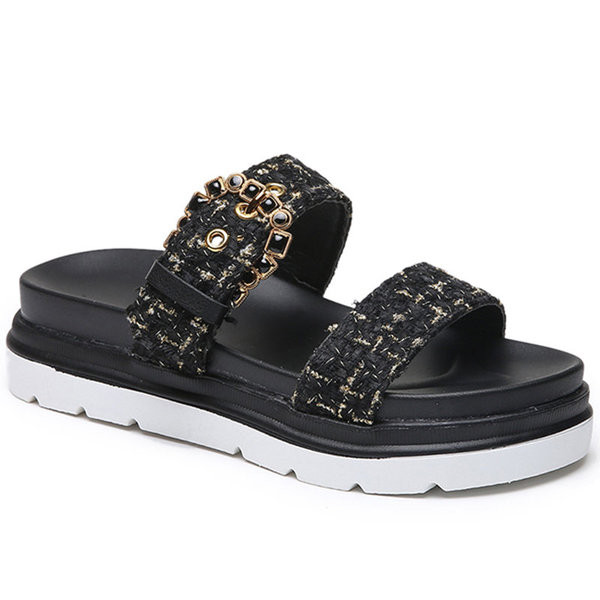 Casual γυναικείες  παντόφλες με πέτρες και μεταλλικό στοιχείο σε λευκό και μαύρο χρώμα