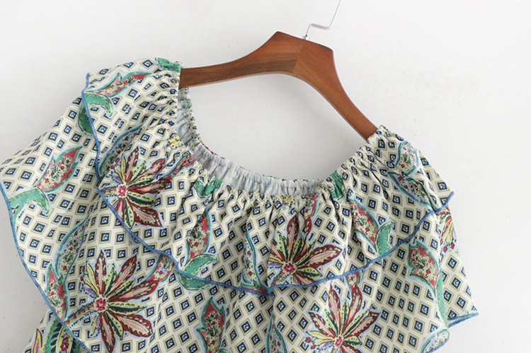 Bluza larga de dama cu umerii goi in model alb si floral