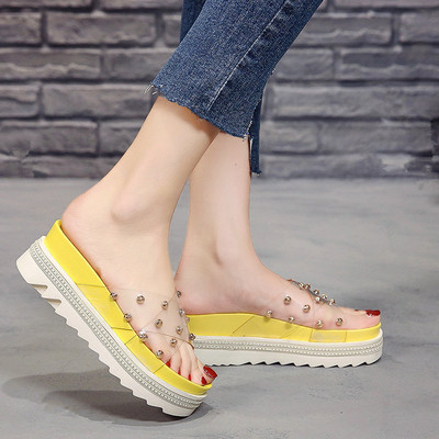 Casual γυναικείες παντόφλες σε λευκό και κίτρινο χρώμα με πέτρες