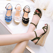 Γυναικεία σανδάλια σε πλατφόρμα σε τέσσερα χρώματα