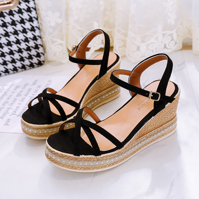 Γυναικεία σανδάλια σε πλατφόρμα σε τέσσερα χρώματα