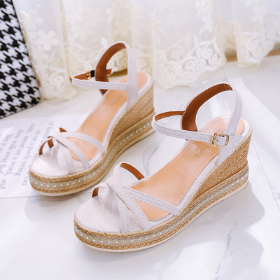 Γυναικεία σανδάλια σε πλατφόρμα σε τέσσερα χρώματα