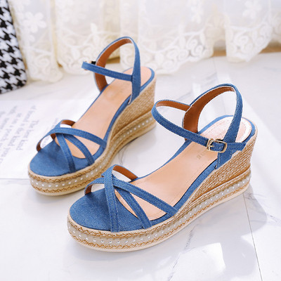 Γυναικεία σανδάλια σε πλατφόρμα σε τέσσερα χρώματα