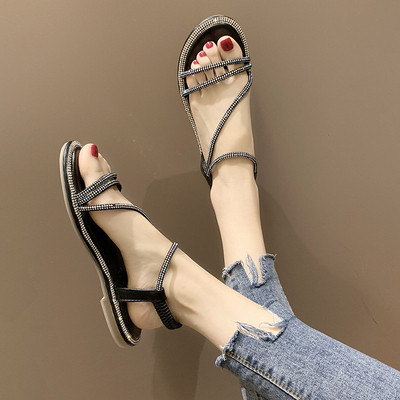 Fekete és ezüst kövekkel díszített női szandál