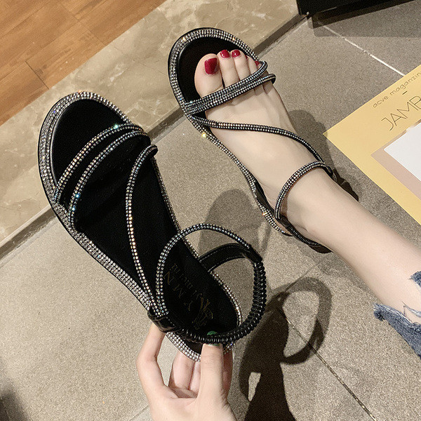 Fekete és ezüst kövekkel díszített női szandál