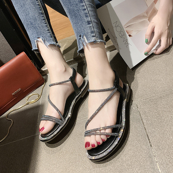 Fekete és ezüst kövekkel díszített női szandál