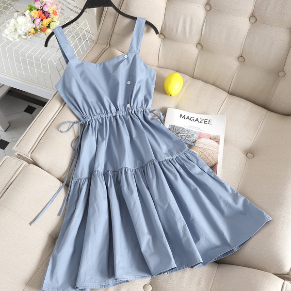 Hétköznapi női ruha gombokkal és nyakkendőkkel három színben