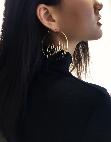 Cercei rotunzi de dama cu inscriptie in doua modele