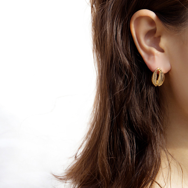 Alkalmi női fülbevaló kagyló formájú két színben