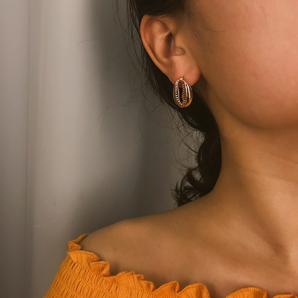 Alkalmi női fülbevaló kagyló formájú két színben