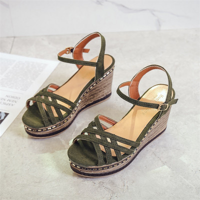 Γυναικεία σανδάλια σε πλατφόρμα σε τρία χρώματα