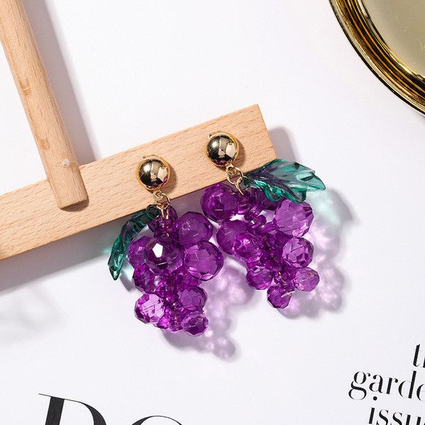 Cercei moderni de dama in forma de struguri in mov