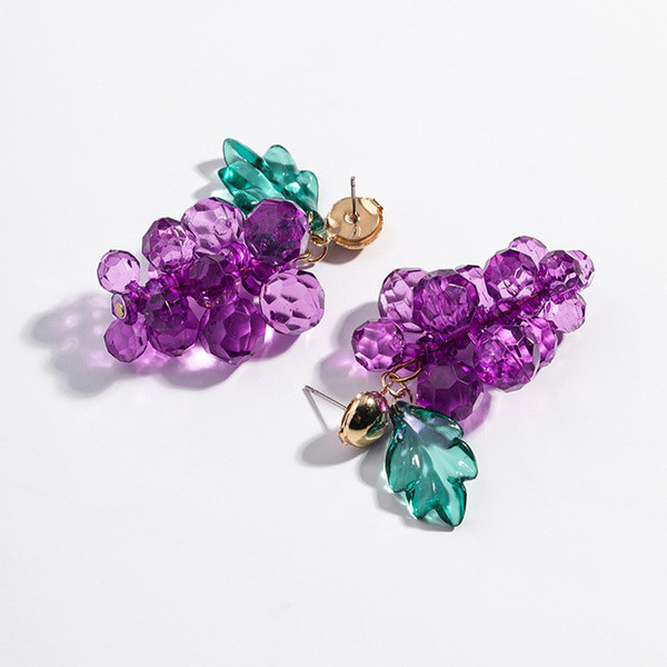 Cercei moderni de dama in forma de struguri in mov