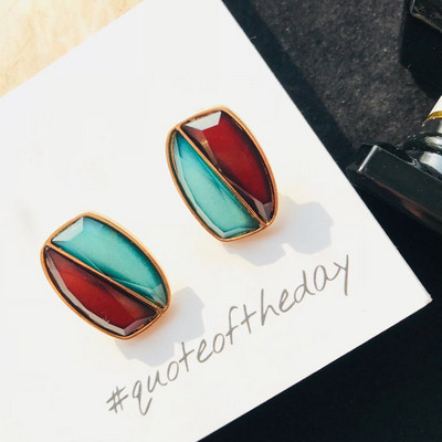 Noul model de cercei de zi cu zi pentru damă în trei culori