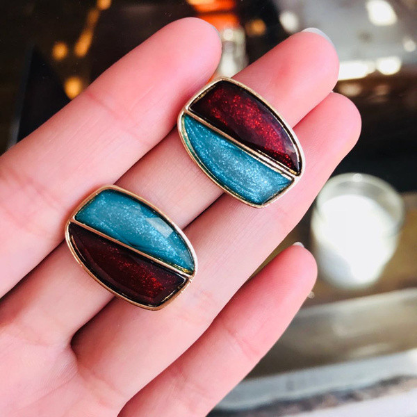 Noul model de cercei de zi cu zi pentru damă în trei culori