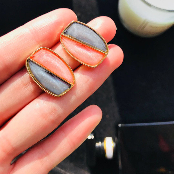 Noul model de cercei de zi cu zi pentru damă în trei culori