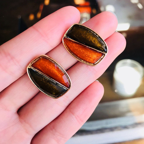 Noul model de cercei de zi cu zi pentru damă în trei culori