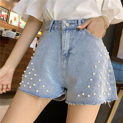 Pantaloni scurți de damă din denim cu perle de culoare deschisă