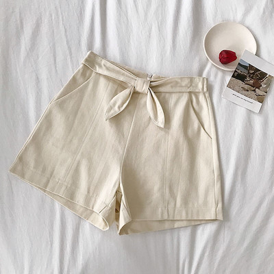 Modern női rövidnadrág különböző színű szalaggal