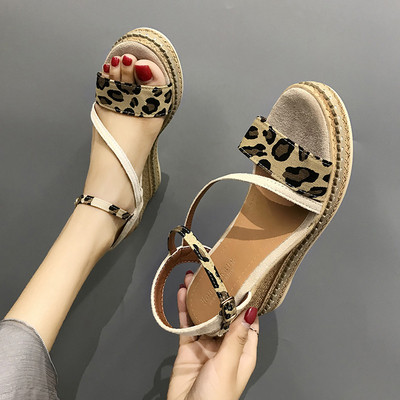 Γυναικεία σανδάλια με λεοπάρδαλο πριντ σε δύο χρώματα