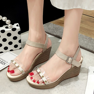 Γυναικεία σανδάλια με μεταλλική διακόσμηση σε δύο χρώματα