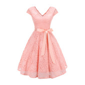 Stílusos női ruha rövid ujjal és csipkével több színben