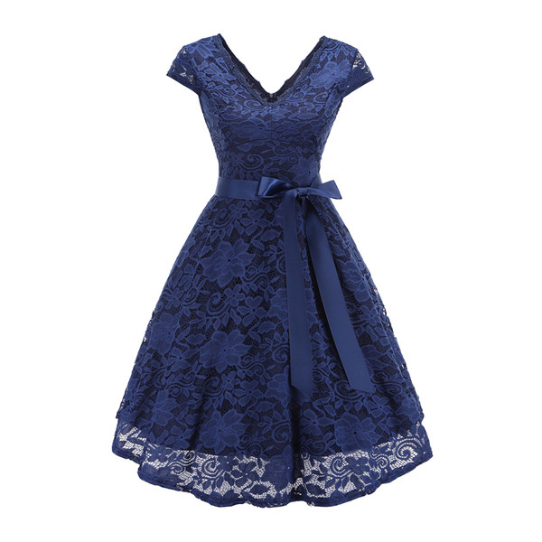 Stílusos női ruha rövid ujjal és csipkével több színben