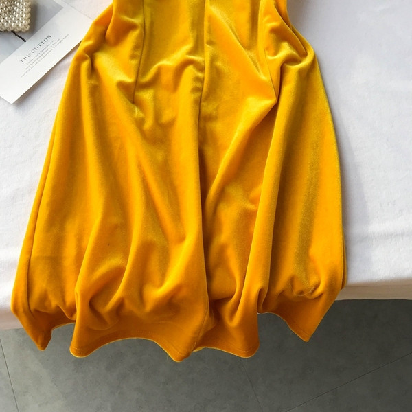 Rochie de dama din catifea de culoare galbena