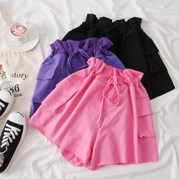 Pantaloni scurti moderni de dama cu cravate si talie inalta