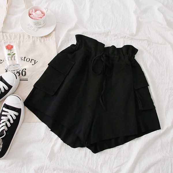 Pantaloni scurti moderni de dama cu cravate si talie inalta