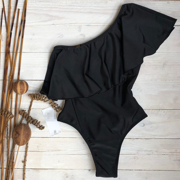 Μοντέρνο μαγιό με έναν ιμάντα σε μαύρο χρώμα