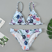 Modern kétrészes fürdőruha kék színben virágos motívumokkal