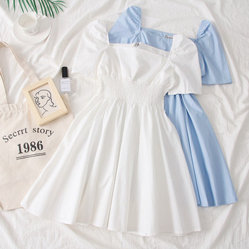 Modern női ruha rövid ujjú, négyzet alakú nyakkivágással, négy színben