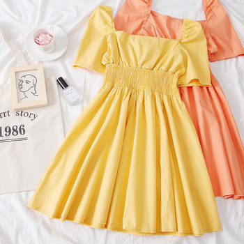 Modern női ruha rövid ujjú, négyzet alakú nyakkivágással, négy színben