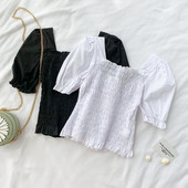 Bluză de damă cu mâneci scurte în alb și negru