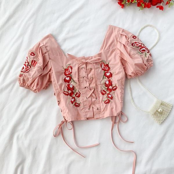 Bluza de dama cu cravate element si broderie in trei culori