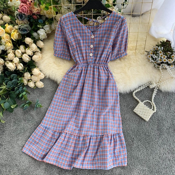 Női kockás ruha V-nyakkal